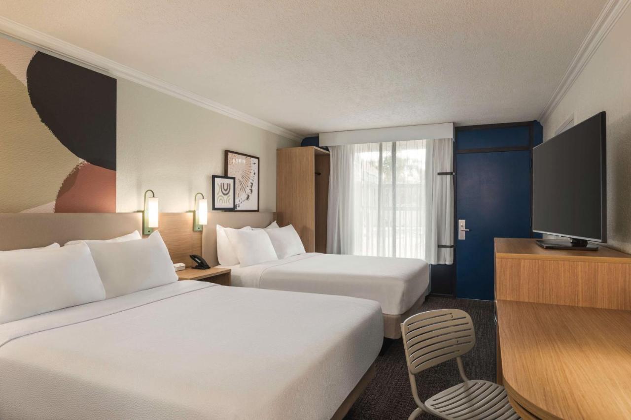 Spark By Hilton Sarasota Siesta Key Gateway Exterior foto